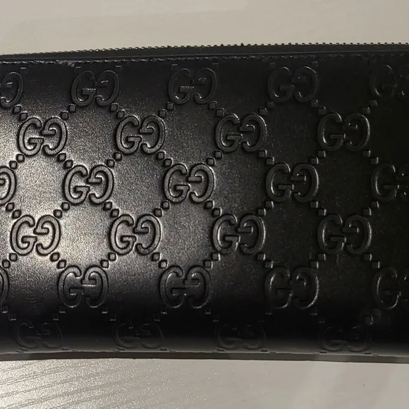 Gucci Black Key & Card Holder with Gold Zipper - Picture 7 of 8